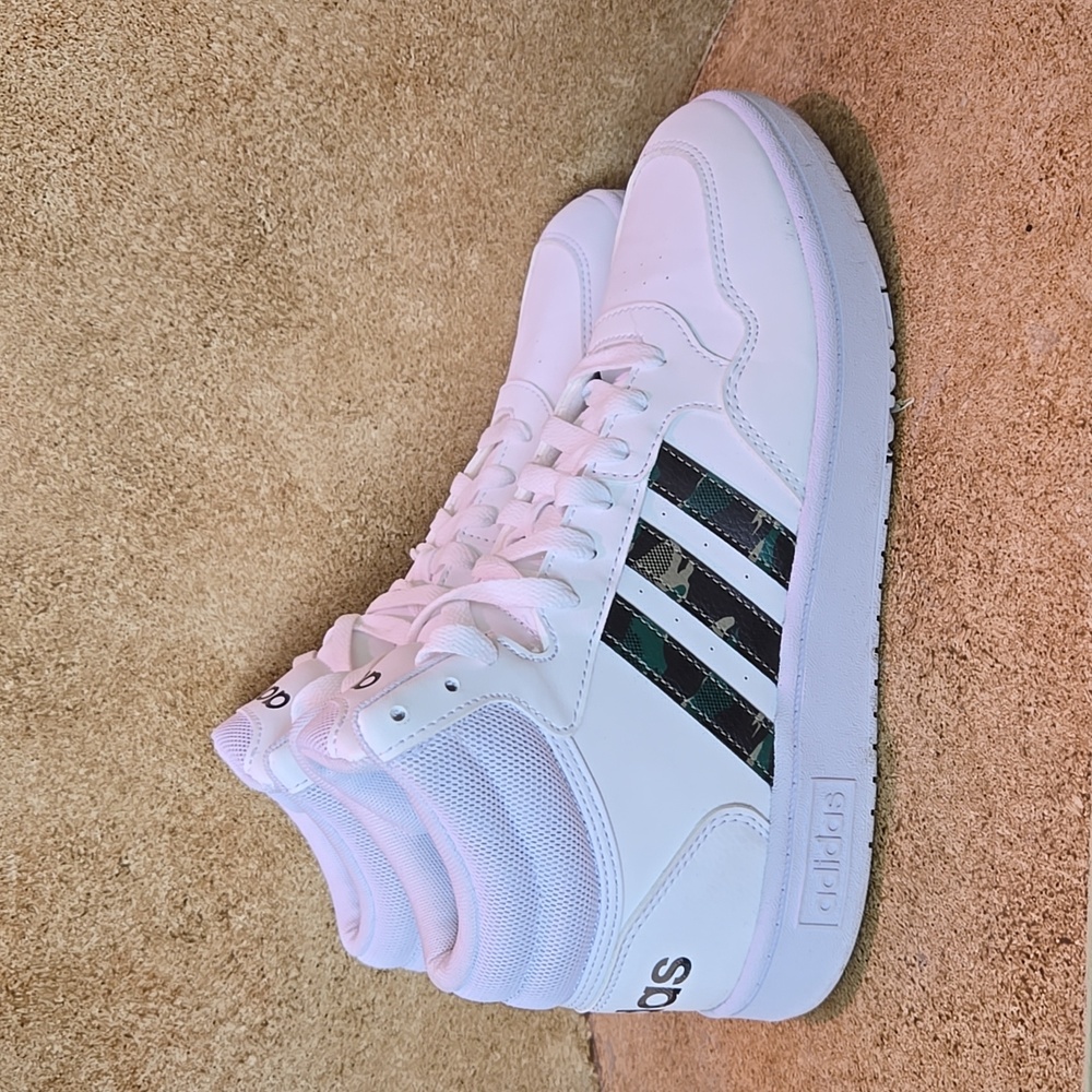 Boys Adidas High Top Sneakers size 7-NWOT - Picture 2 of 13